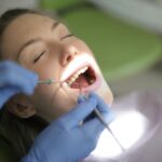 dental implant recovery, implant healing timeline, patient dental implant experience, dental implant recovery tips, dental implant healing process, implant postoperative care, dental implant pain management, dental implant success factors, dental implant timeline guide, dentistry recovery stages